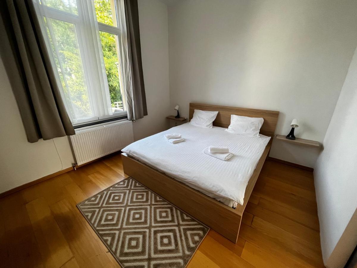 Apartment L&l 1 *