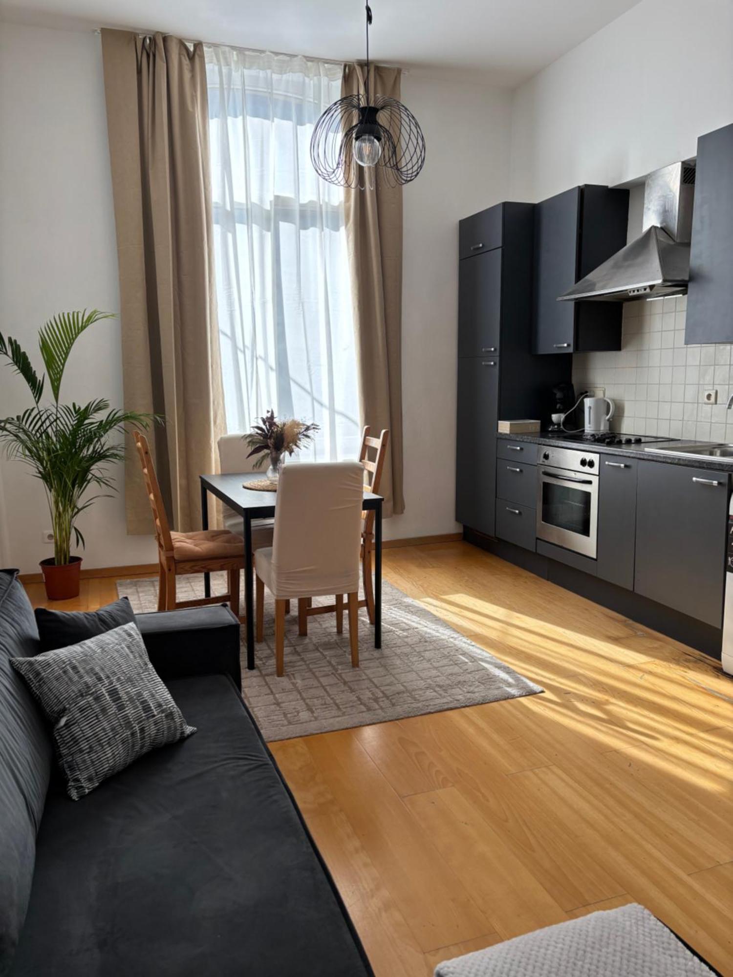 L&l 1 Apartment *